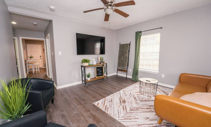 Knoxville House | Comfy Knoxville HomenNear downtown, Interstate, Wi-Fi, Free local gift cards!