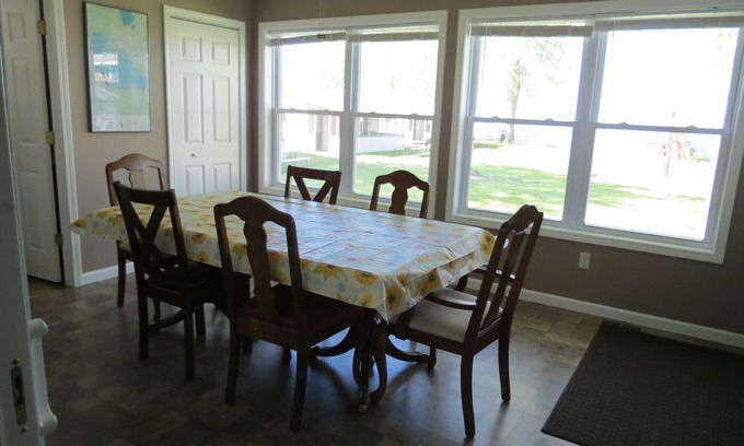 Houghton Lake House | Comfy Lake House Retreat on Houghton Lake