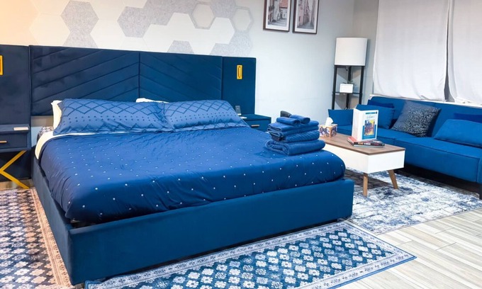 Downtown Memphis Apartment | Comfy Luxe King Studio | FREE Parking & WIFI