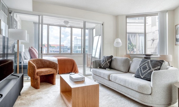 Chinatown Apartment | Comfy Mount Vernon Studio w/Gym, by Blueground