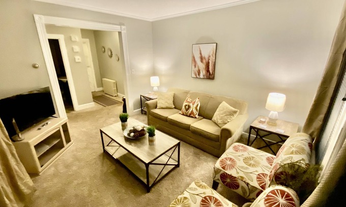 Middletown Apartment | Comfy near Middlesex Hospital