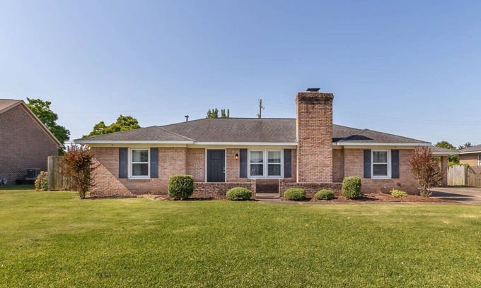 Tuscaloosa House | Comfy Ranch, Walk to Campus