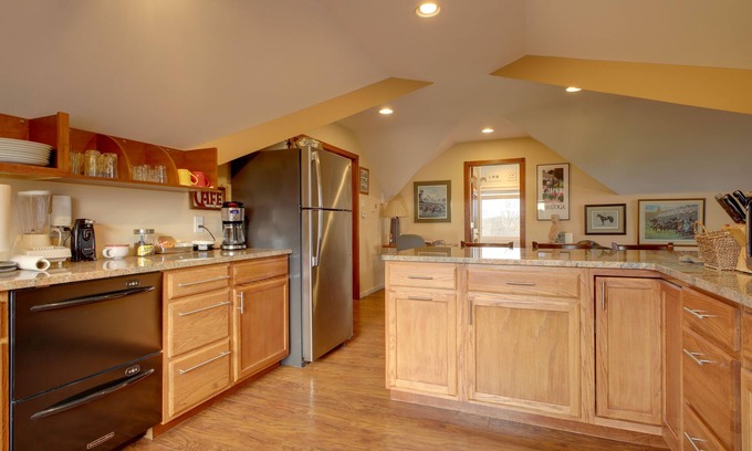 Schuylerville House | Comfy Schuylerville Carriage Getaway w/ Views