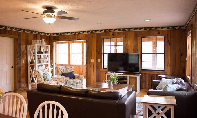 Smithville Cabin | Comfy, Secluded Lake Cabin Retreat