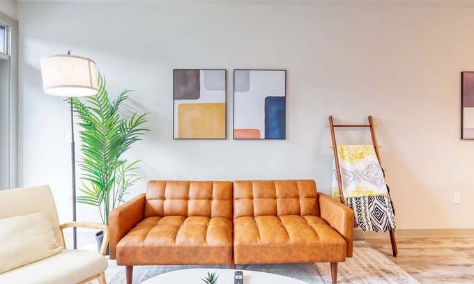 Auburn Hills Apartment | Comfy Spacious 2B2B | Gym & Pool