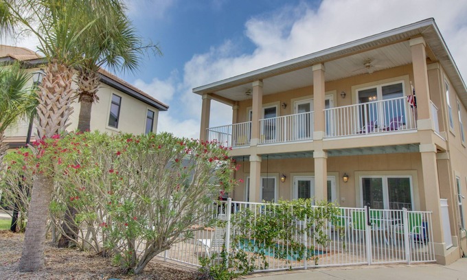 Avalon Beach Estates House | Comfy & spacious home with private & shared pools - three blocks to the beach
