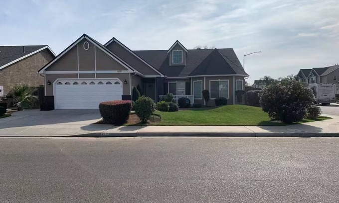Fresno House | Comfy Spacious Home