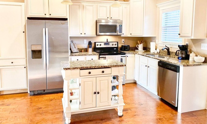 Cleveland House | Comfy, Spacious Townhome in Cleveland