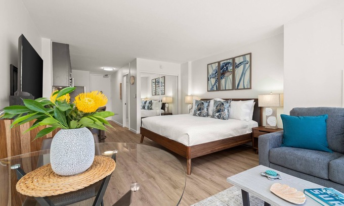 Waikiki Condo | Comfy studio in Heart of Waikiki! Quick walk to beach, close to Ala Moana!