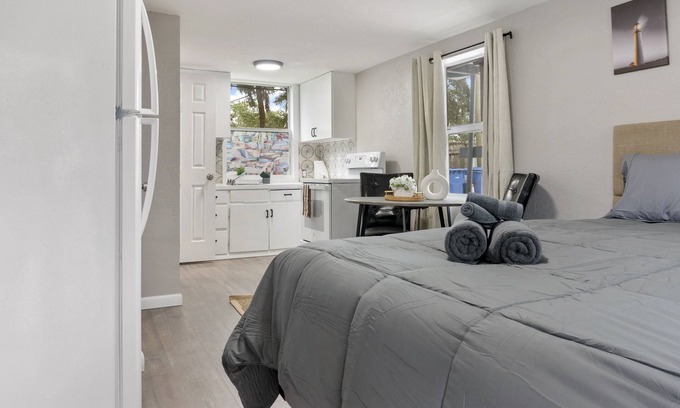 United Central Apartment | Comfy Studio Minutes to Downtown