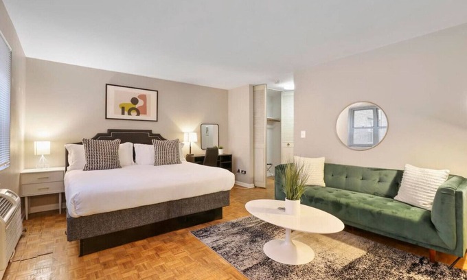 Lake View East Apartment | Comfy Studio Urban Apt