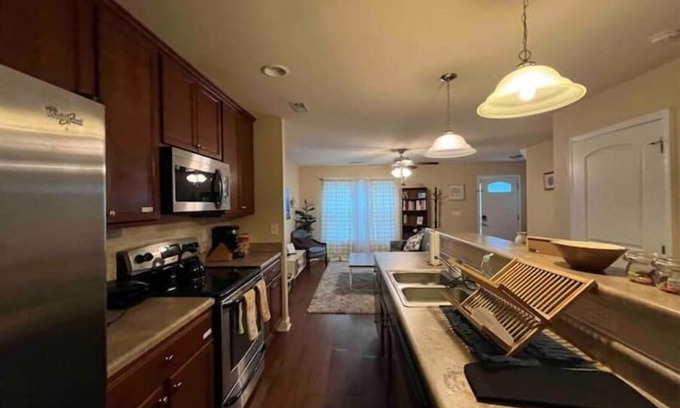 Florence House | Comfy Townhome~ Modern Farmhouse with Full Office!