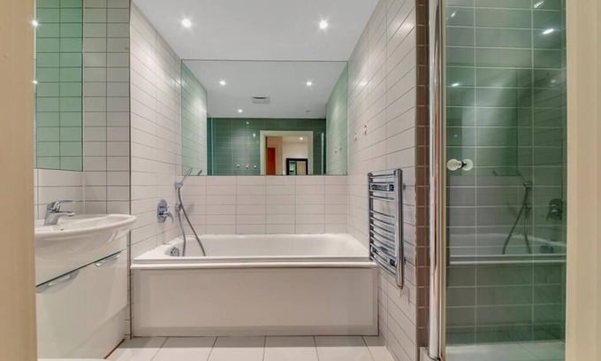 Canning Town South Apartment | ComfyCozy Luxury Apartment Canning Town