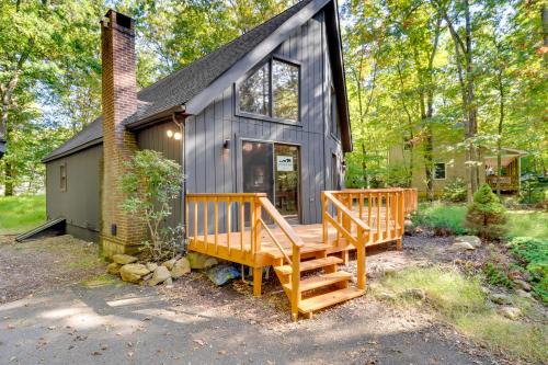 Albrightsville House | Community Beach Access Modern Poconos Cabin!