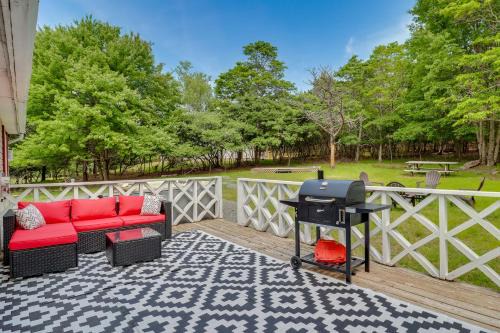 Albrightsville House | Community Pools and Hot Tub Albrightsville Cottage!