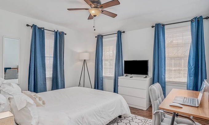 Jefferson Manor House | ☆Commuter's Cottage | Old Town | Kid + Pet Friendly☆