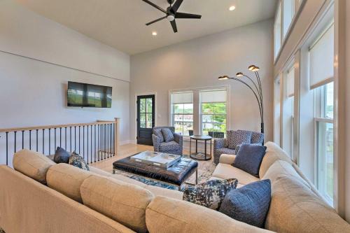 Lake Geneva House | Como Vista - Modern 5 BDR Across from Lake