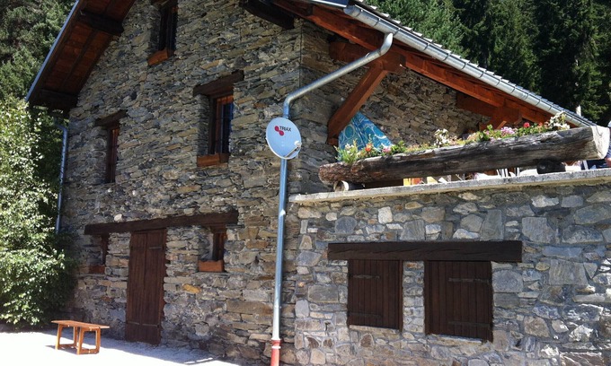 Seez Ski Chalet | Complete cottage on 5000m, 1500m above sea level, halfway La Rosiere and Seez