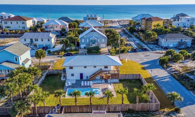 Toilla Segunda House | Complete renovation on this 4 bed, 3 bath Gulf View Home w/Private Pool!