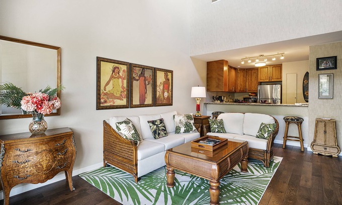 Historic Kailua Village Condo | Completely redecorated Aug. 2019 1 block to beach, free wi-fi, parking, and AC