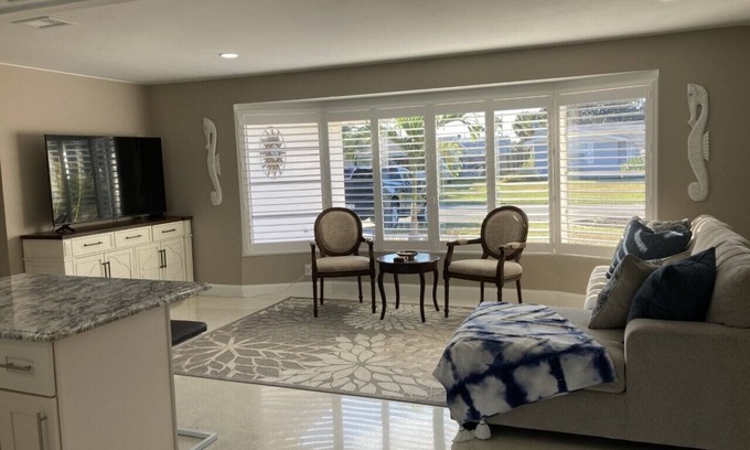 Venice Gardens House | Completely remodeled 3bdrm/2.5bath heated pool