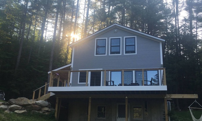 Ludlow House | Completely Renovated Lakefront Getaway