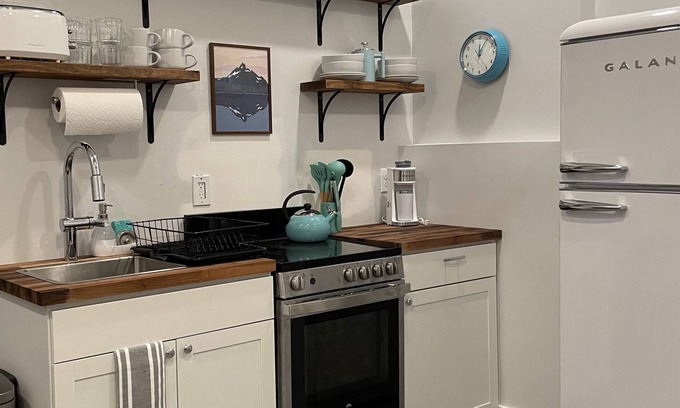 Oakley Apartment | Completely Updated, 10 min to downtown AVL, Long term welcome