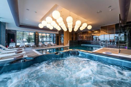 Moroeni Hotel | Complex Hotelier COTA O MIE