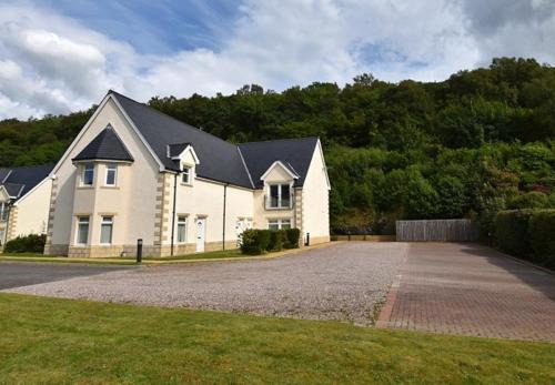 Fort William Apartment | Conaglen, Glenloch View, Fort William 2-Bedroom Loch Side Flat