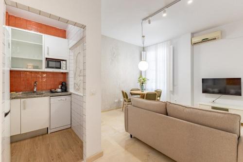 San Bartolome Apartment | Conde Ibarra Center Suite by Valcambre