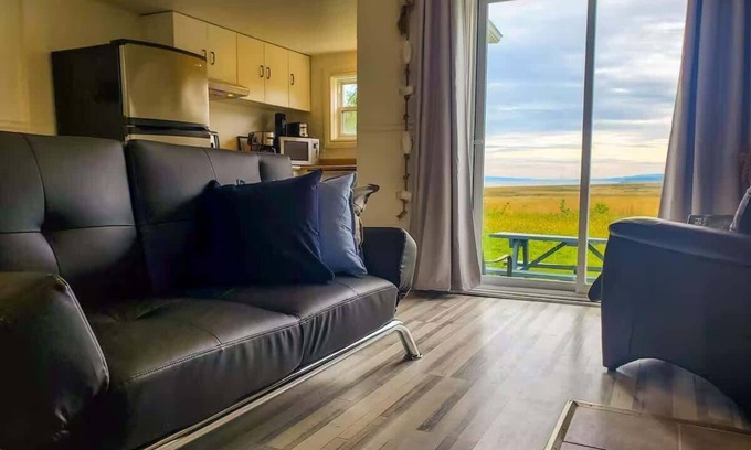Ste Anne de Beaupre Apartment | Condo 1 - Waterfront with SPA, Fireplace & Barbecue