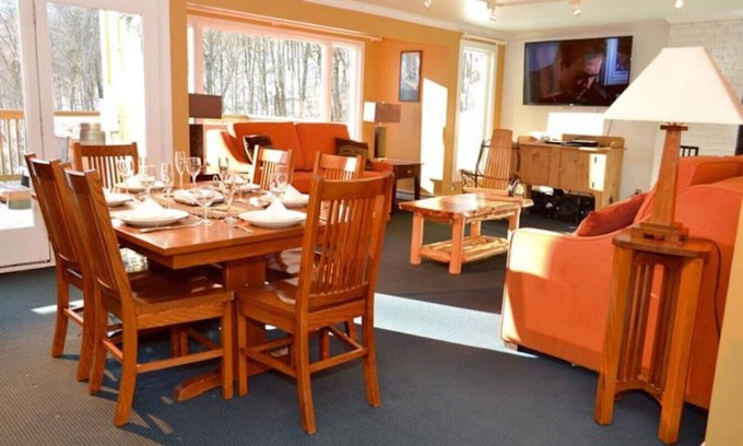 Central Vermont- Killington Condo | Condo 1 Slopeside One Bedroom Hot tub and Sauna