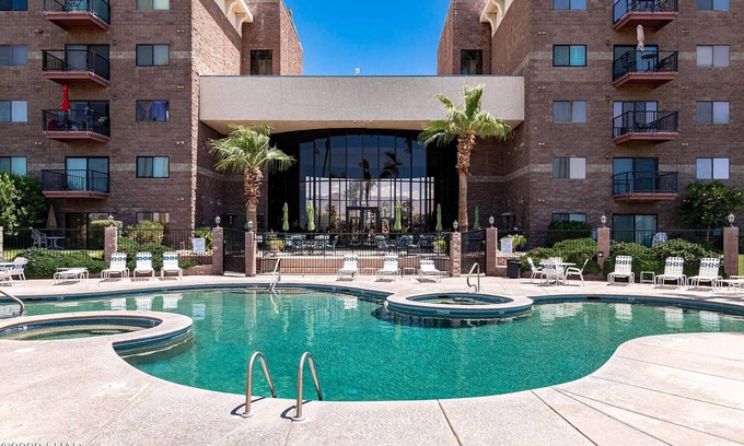 Lake Havasu City Condo | Condo by the Lake! Heated Pool, Walking distance to Lake and Golfing