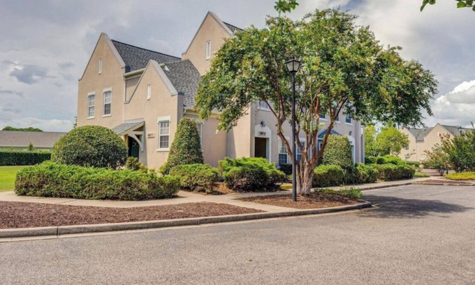 Red Hill Condo | Condo in Legends Golf Course Resort with a great Pub Next Door to the Unit
