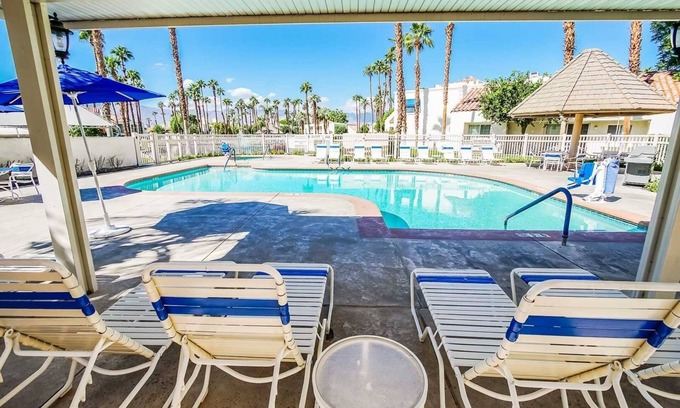 La Quinta Condo | Condo in the Desert WEEKEND 2 Close to Coachella Music and Arts Festival Shuttle