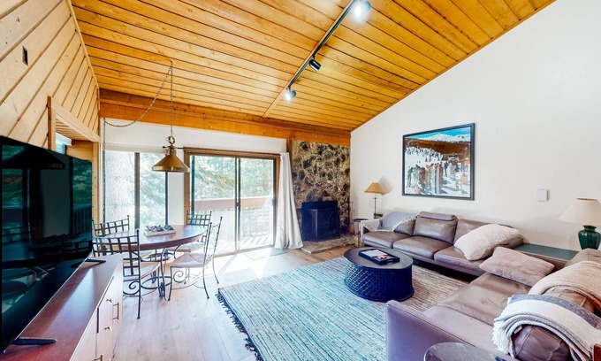 Lakeshore Condo | Condo near lake & skiing with on-site pool, hot tub, & sauna