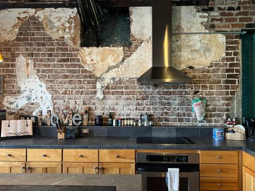 Historic District - North Apartment | Condo On Broughton St with Elevator and Reserved Parking