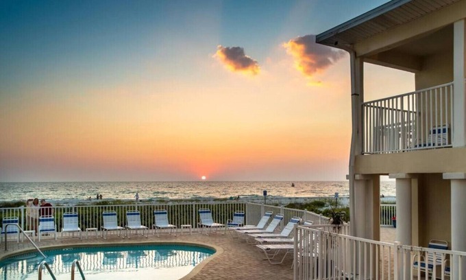 Belleair Beach Condo | Condo On The Beach - Heated Pool - Self Check-in