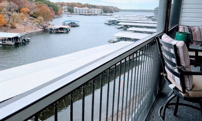 Lakeland Condo | Condo on the water at Lake Ozark, minutes from Bagnell Dam!