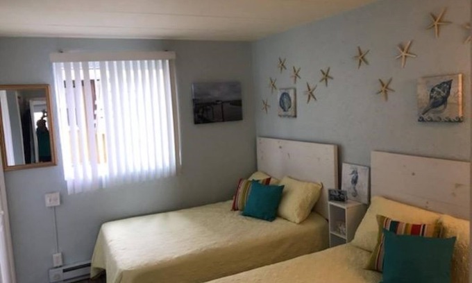 North Wildwood Condo | Condo that sleeps 6. 2 blocks from N Wildwood Beach. 2 blocks from the sea wall