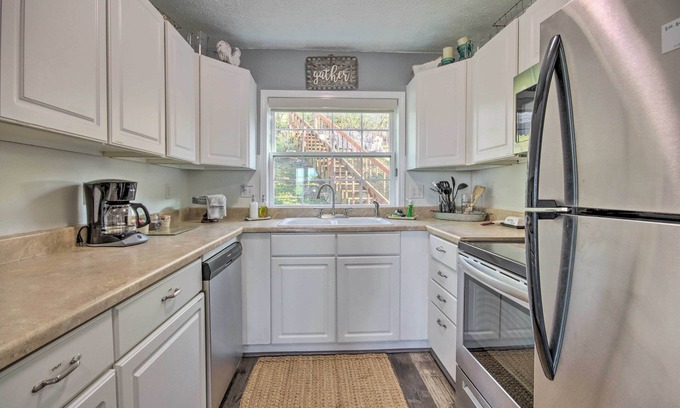 Holiday Island Condo | Condo w/Golf Courses On-Site < 1 Mi to Lake