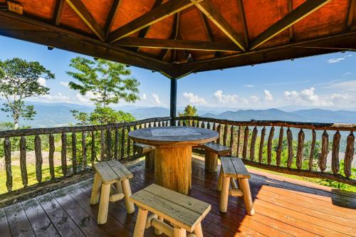 Mountain Air Apartment | Condo with Private Balcony 6 Mi to Pisgah NF!