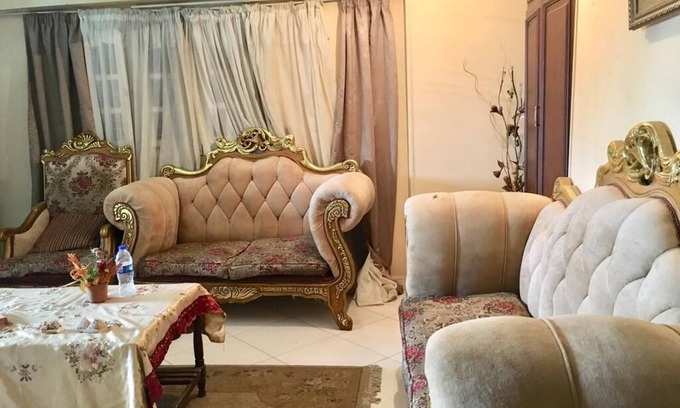 Qasr an-Nil Apartment | condoCozy Furnitured Apartment Downtown Cairo offers accommodation in Cairo, 1.1 km from Tahrir Square and 1.2 km from Ibn Tulun Mosque. The property is 1.5 km from The Egyptian Museum