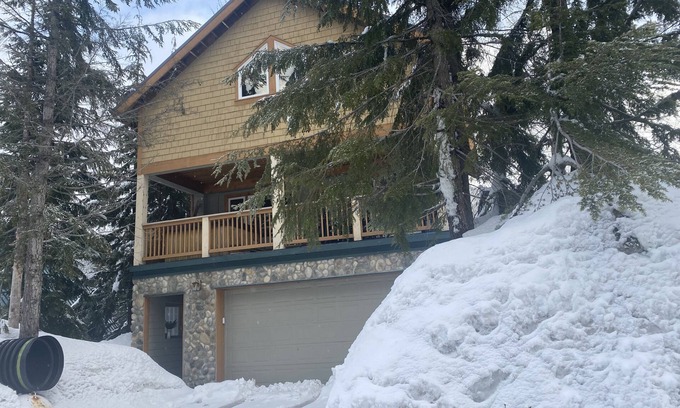 Snoqualmie Pass House | Conifer Cabin Vacation Rental at Snoqualmie Pass