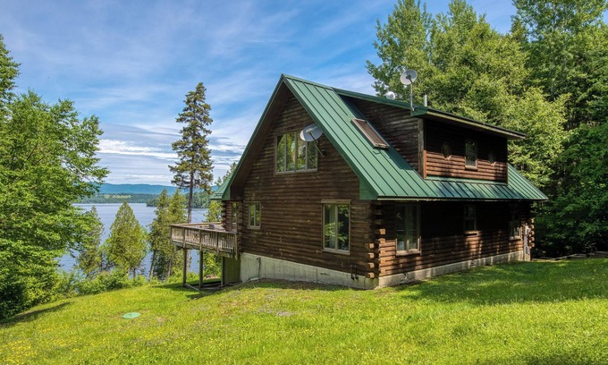 Rangeley House | 🐾Connaughton - Private log home along the South Shore of Rangeley Lake, dog friendly