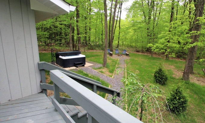 Conneaut Lakeshore Cottage | Conneaut Getaway - with hot tub and rustic fire pit