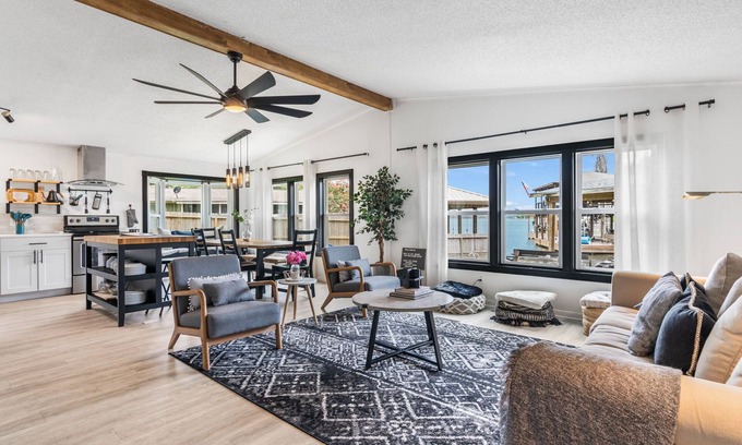 Willis House | Conroe Lakefront Retreat w/boat dock, kayaks, games, wave runner & boat lift