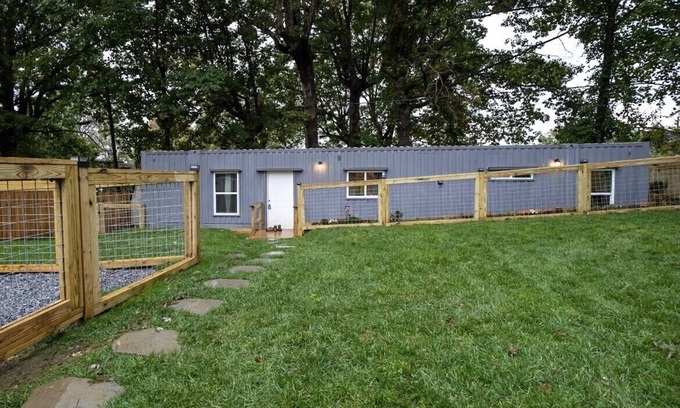 Hendersonville House | Container Home w/a Fenced Yard