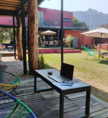 Tlayacapan Hotel | containers park