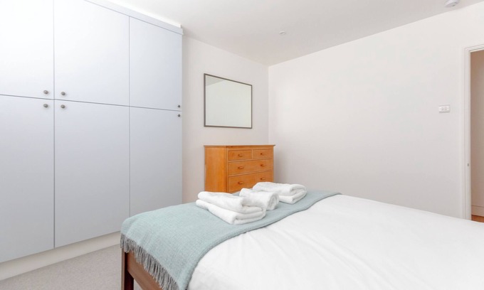 Warwick Apartment | Contemporary 2BD Flat - 1 Min to Pimlico Station!